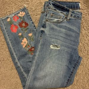 Celebrity Pink Women’s Floral Embroidered Jeans